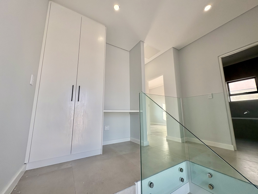 4 Bedroom Property for Sale in Sandown Western Cape